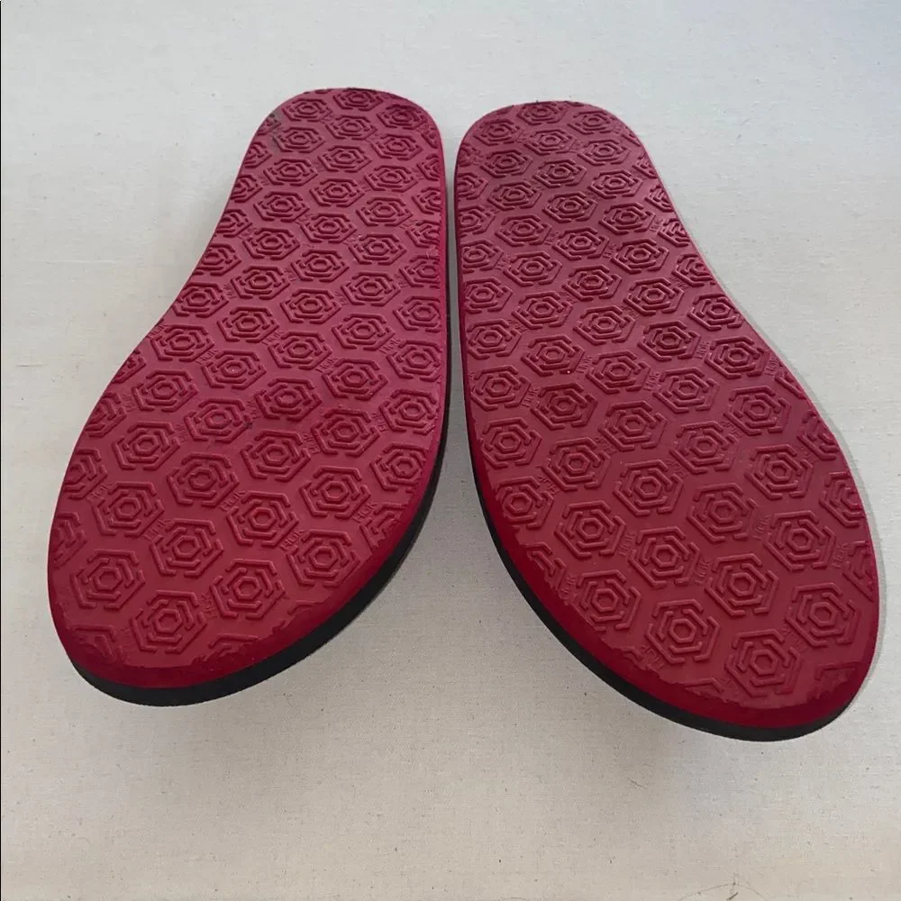 Huk Flipsters Black and Red Sandals Men’s size 13